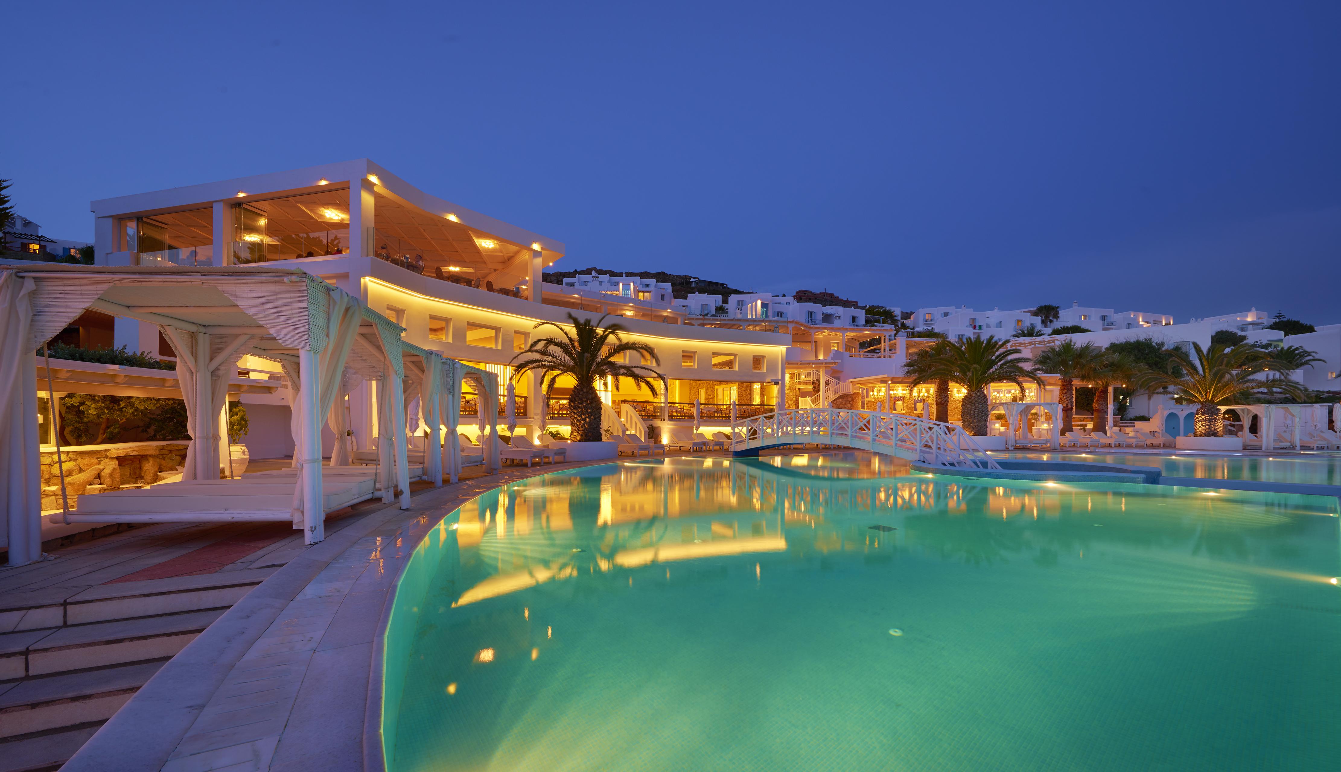 Saint John Hotel Villas & Spa Agios Ioannis Diakoftis Eksteriør billede The resort at night