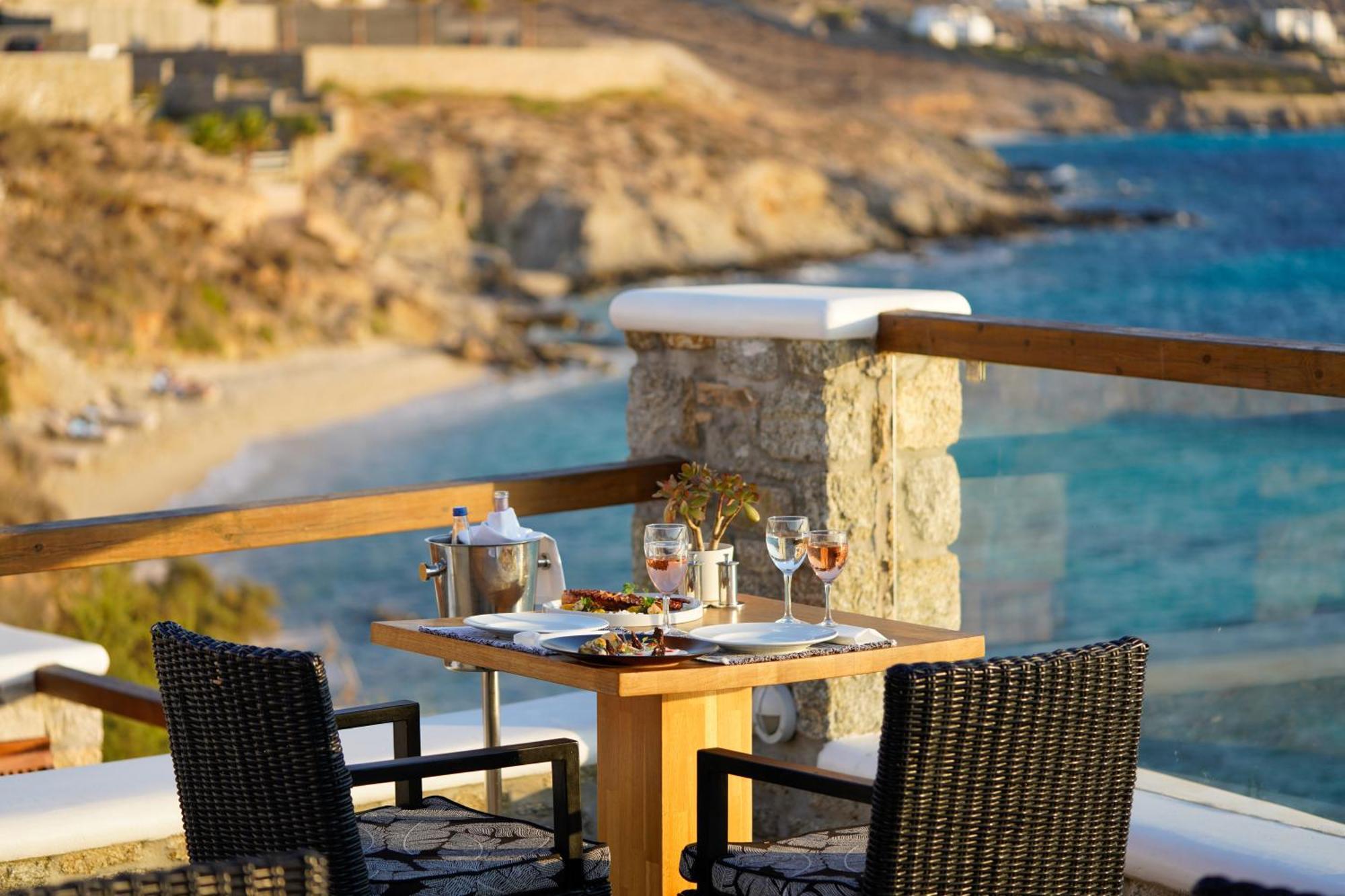 Saint John Hotel Villas & Spa Agios Ioannis Diakoftis Eksteriør billede A table set for dinner at a restaurant in Mykonos, Greece