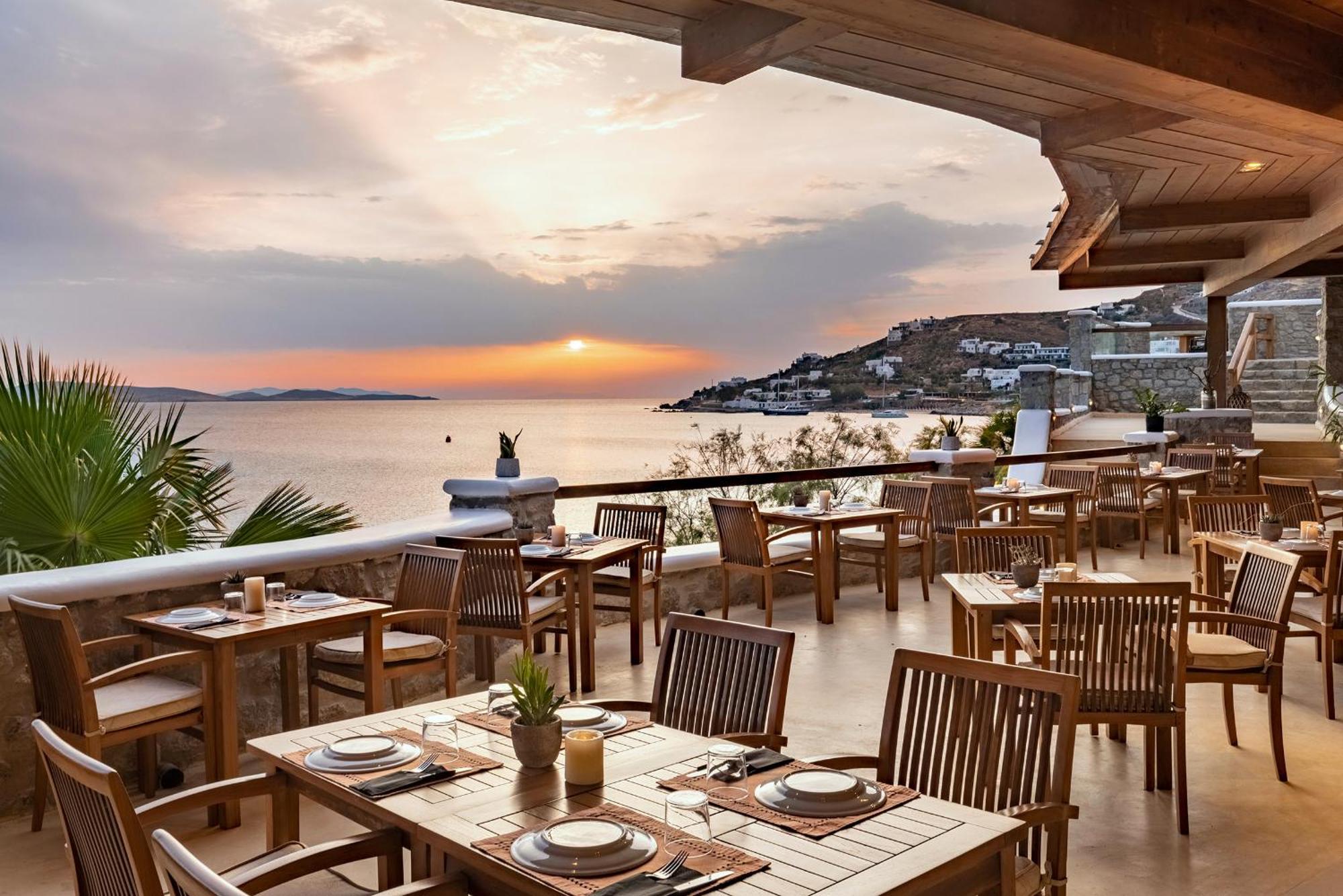 Saint John Hotel Villas & Spa Agios Ioannis Diakoftis Eksteriør billede Sunset at the Mykonos Grand Resort