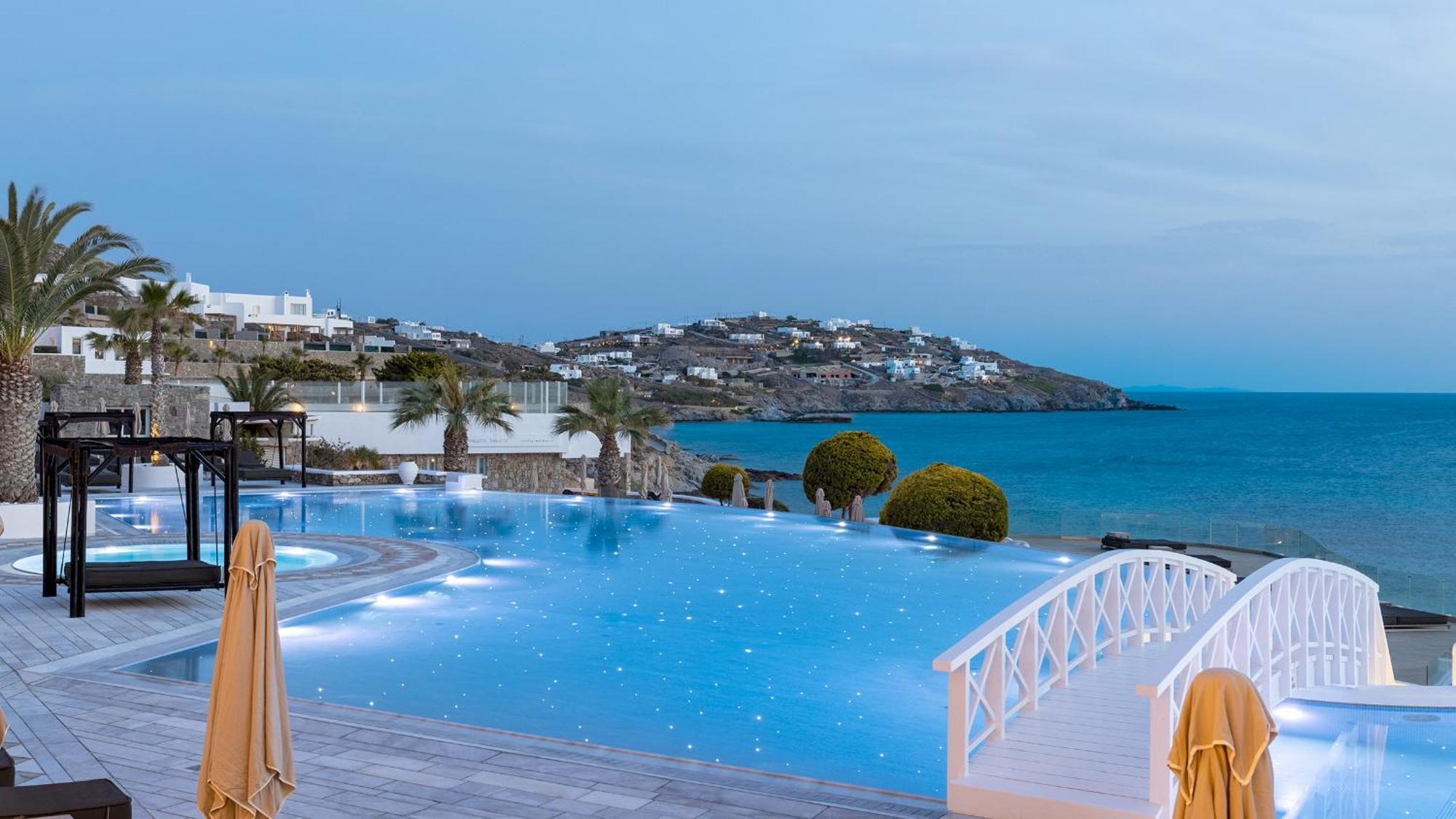 Saint John Hotel Villas & Spa Agios Ioannis Diakoftis Eksteriør billede Infinity pool at a resort in Mykonos, Greece