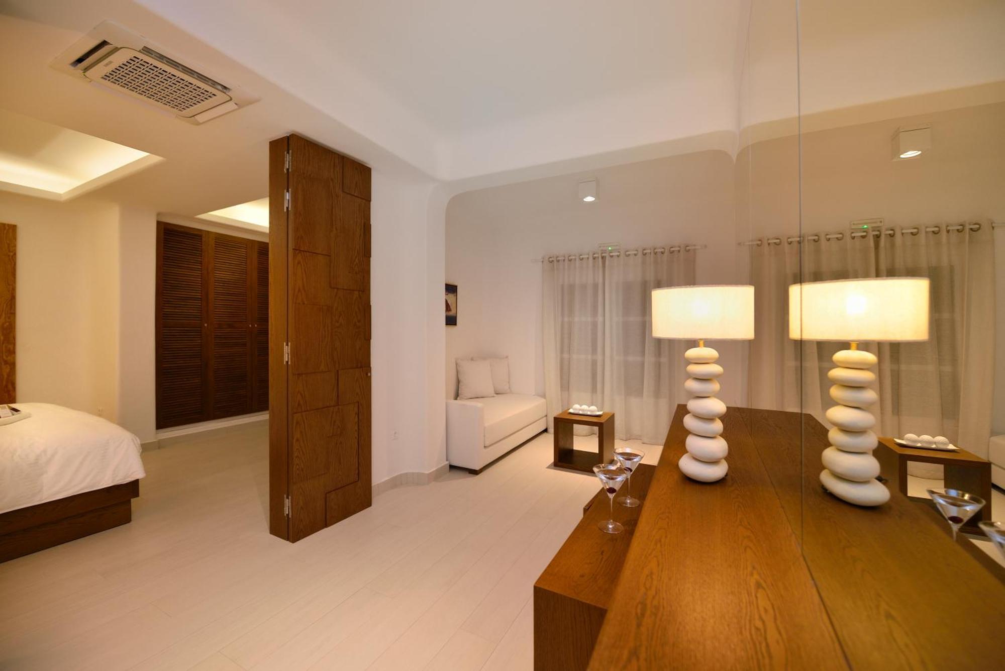 Saint John Hotel Villas & Spa Agios Ioannis Diakoftis Eksteriør billede A room at the hotel
