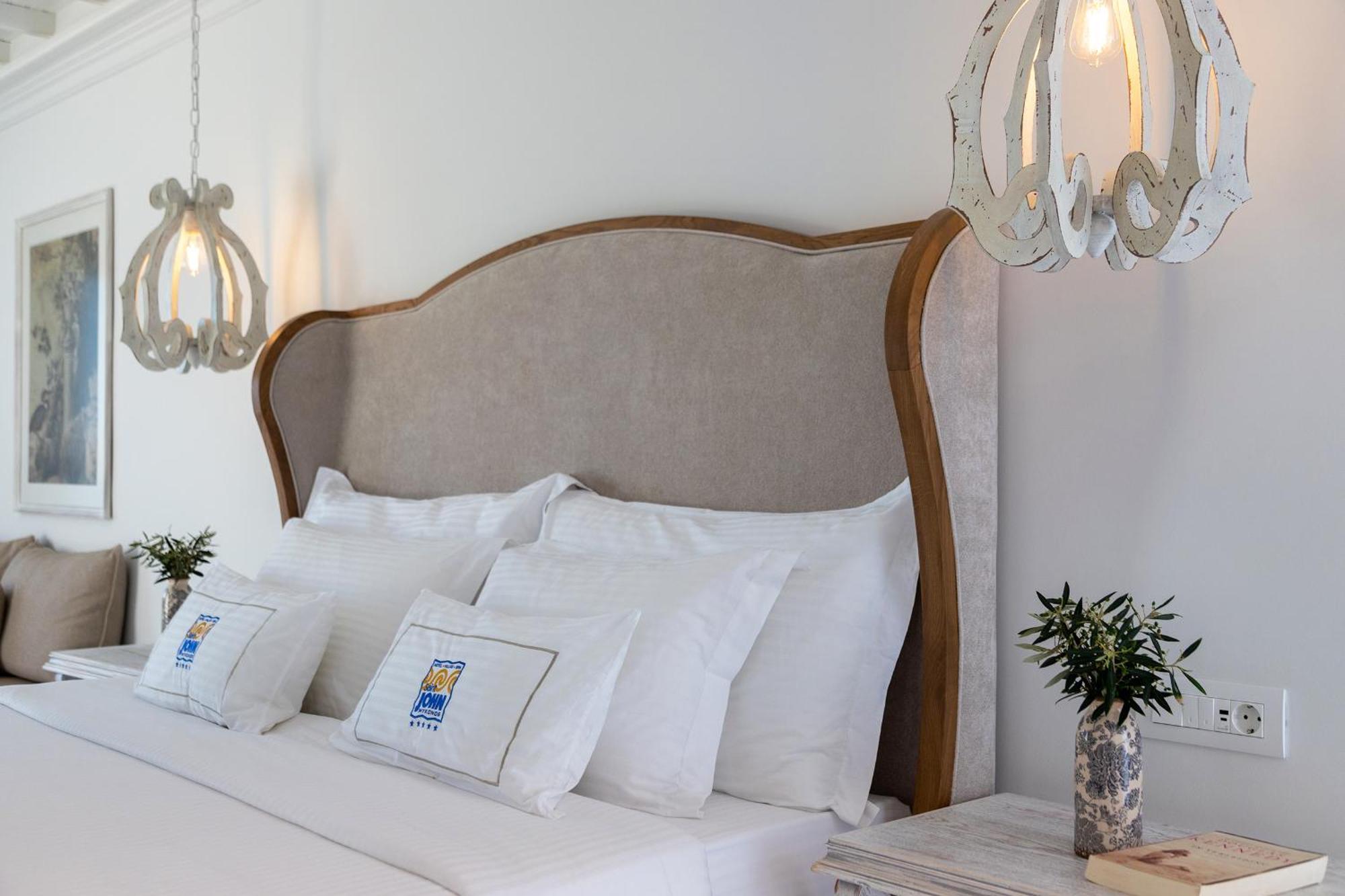 Saint John Hotel Villas & Spa Agios Ioannis Diakoftis Eksteriør billede A bed with a headboard