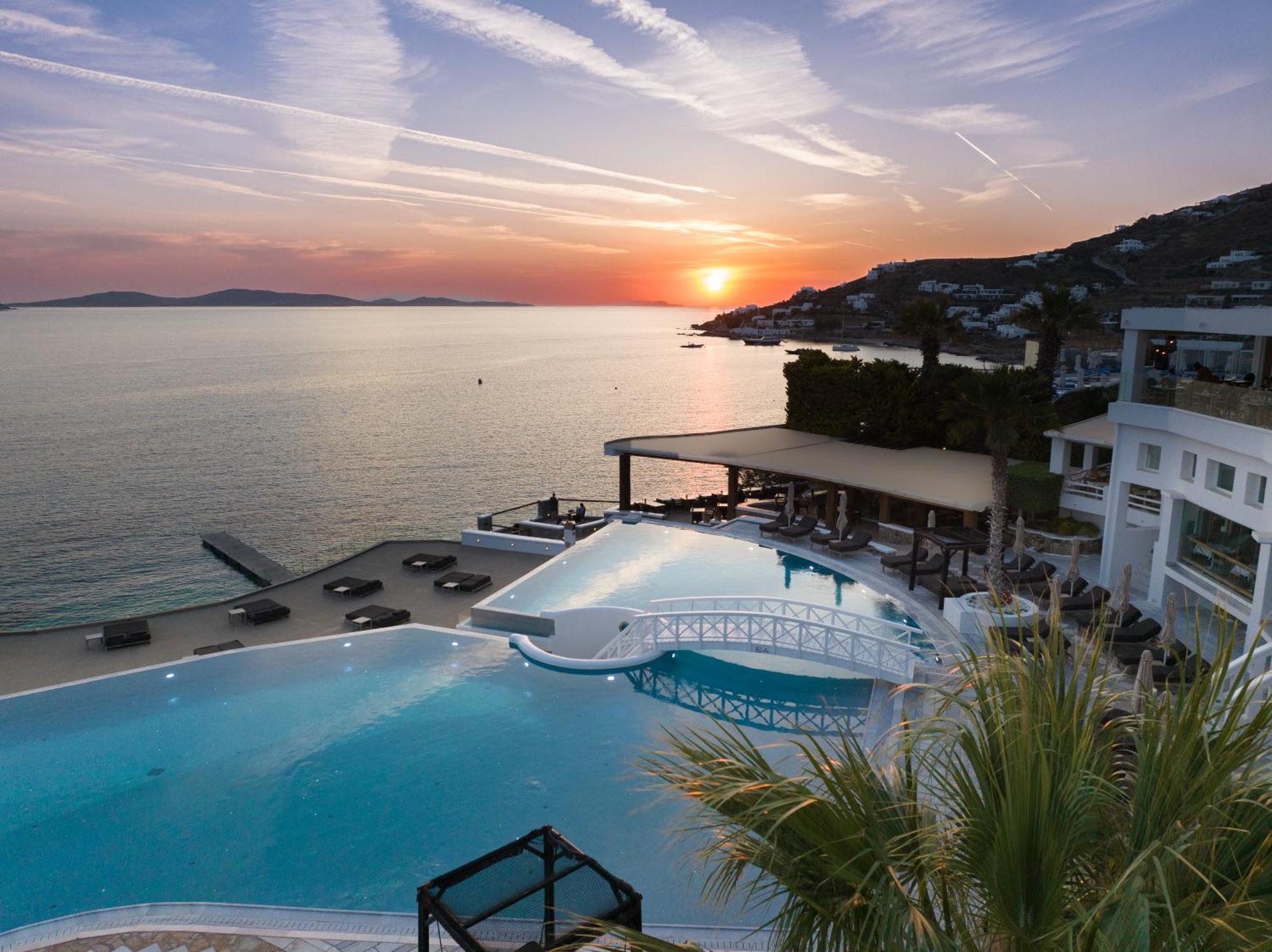 Saint John Hotel Villas & Spa Agios Ioannis Diakoftis Eksteriør billede Sunset at the Mykonos Grand Resort