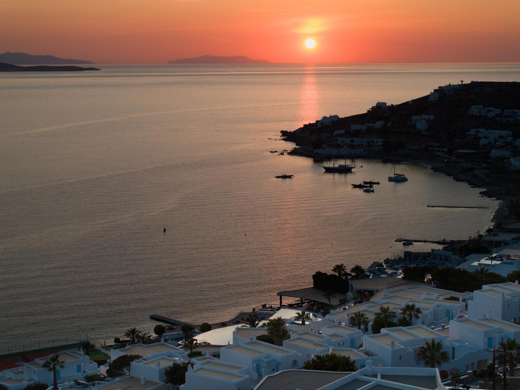 Saint John Hotel Villas & Spa Agios Ioannis Diakoftis Eksteriør billede Sunset over Mykonos